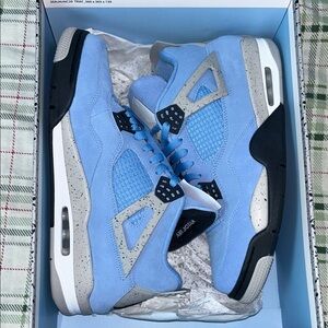 Jordan Air 4 Retro in University Blue and Black